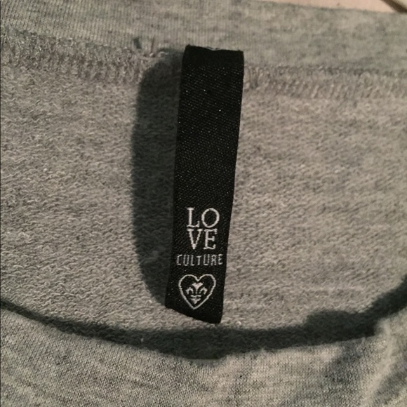 Grey crop top, with wording “Gnarly” - Picture 3 of 3